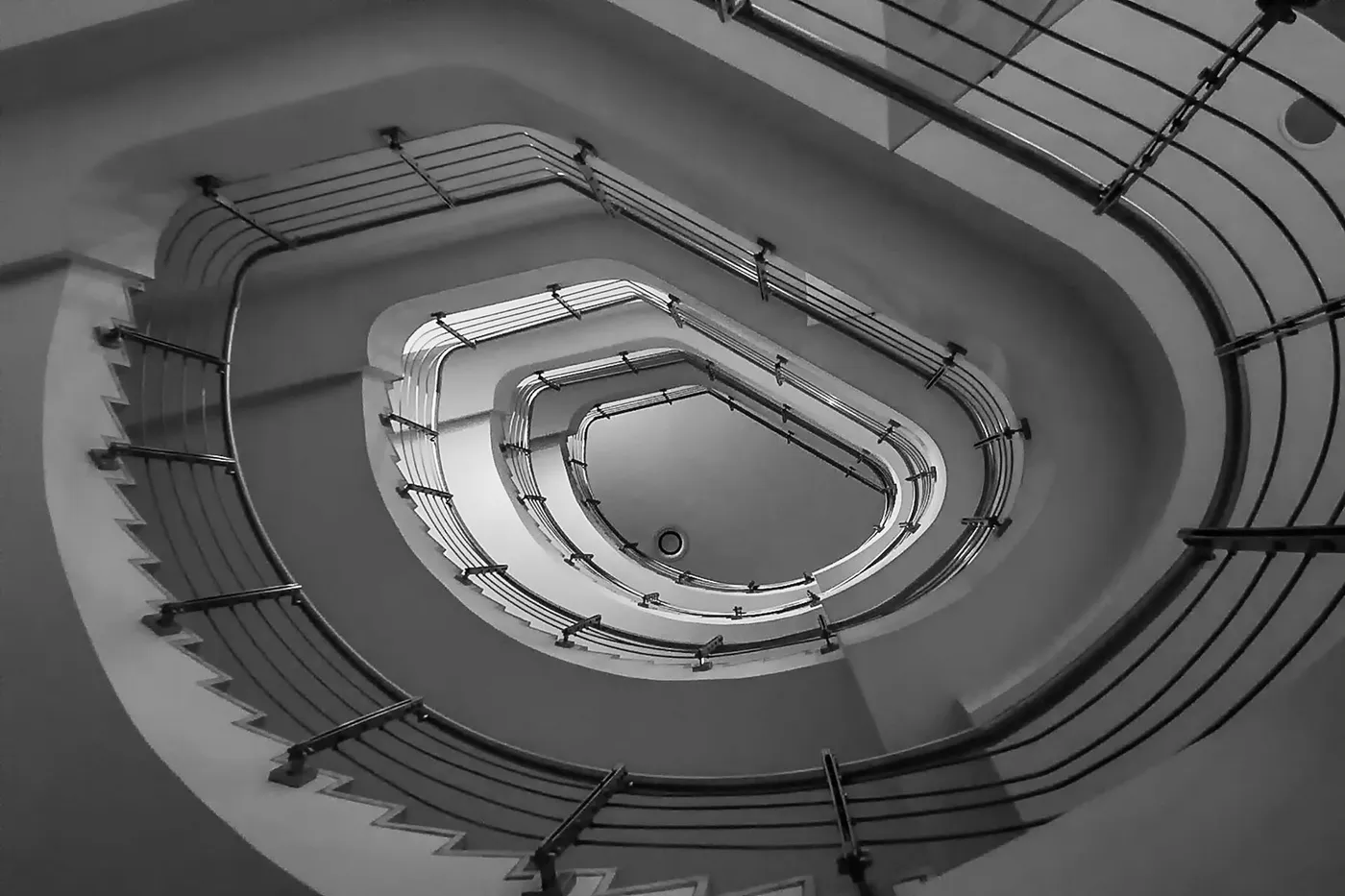 Vue aérienne d'un escalier en colimaçon moderne